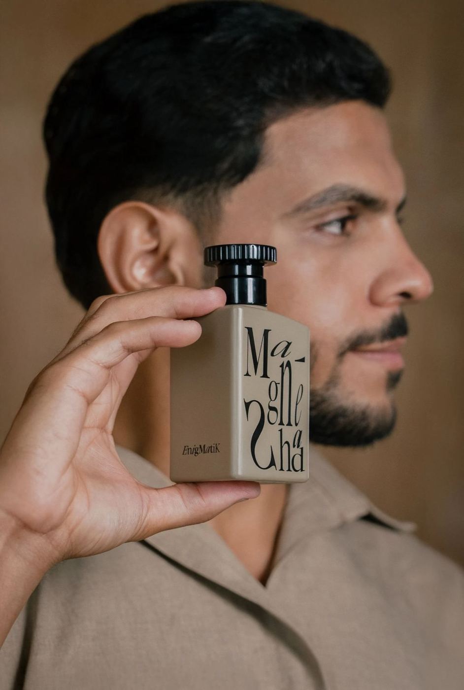 A man in profile holding MagnetiK Shadow